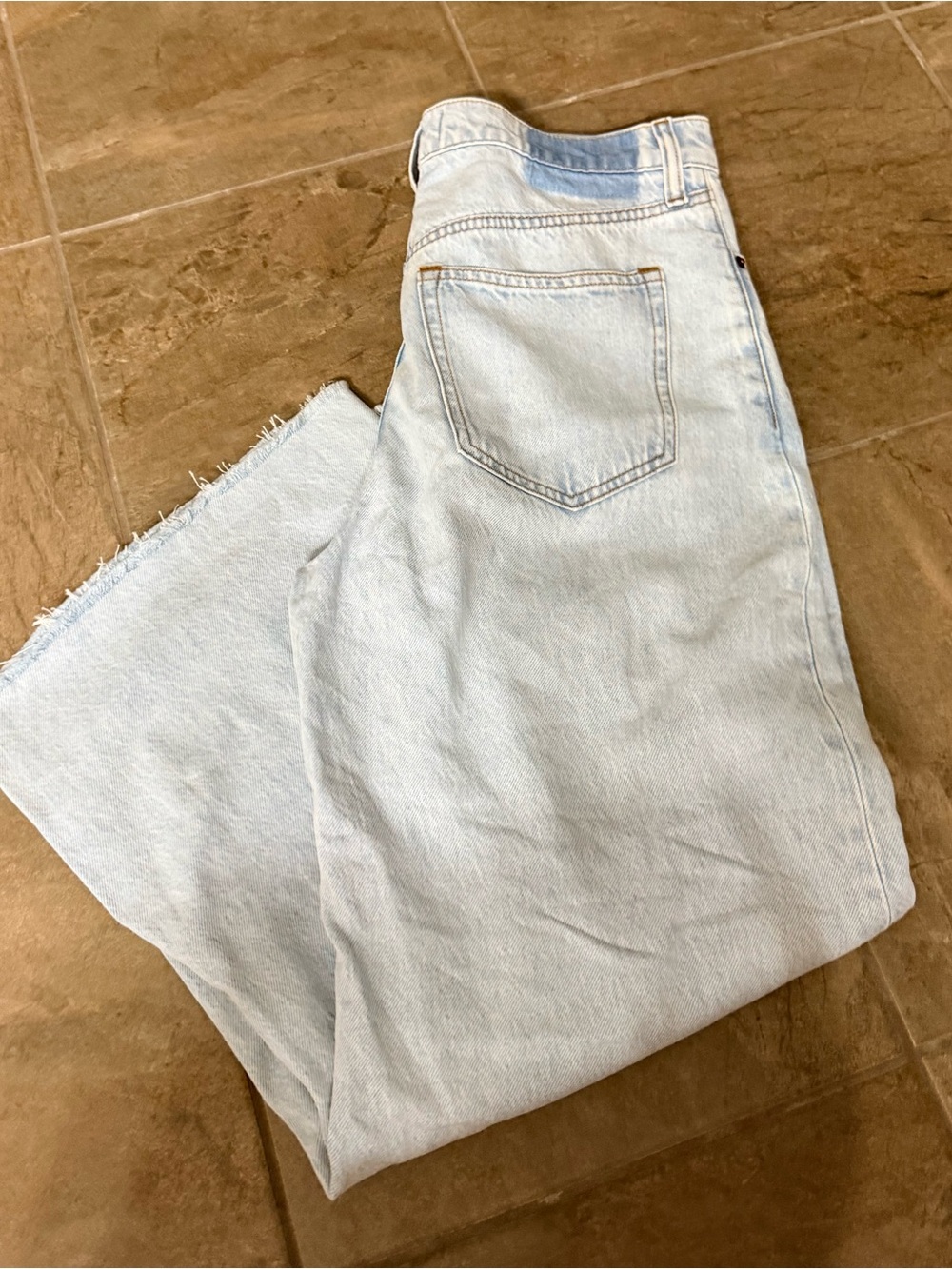 Abercrombie and Fitch hi rise wide leg distressed Lt wash sz2